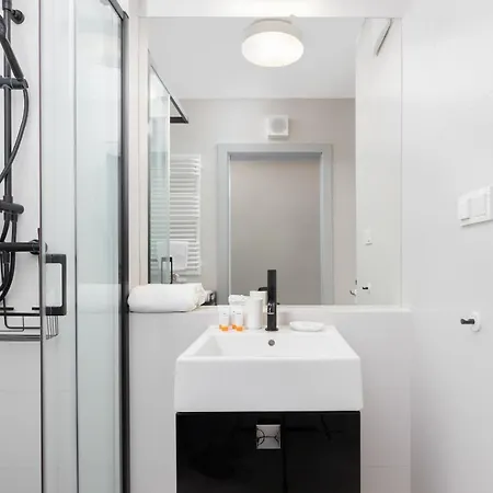 Slaska With Parking & Gym Business District By Renters Apartment