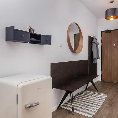 Apartment Slaska With Parking & Gym Business District By Renters